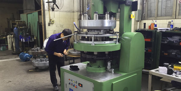 HESHI: 530P-31C Rotary Powder Molding Machine Shipped to Hubei!